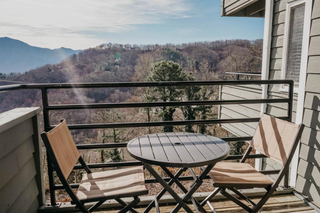 Smoky Mountains Studio With Balcony جاتلينبرج المظهر الخارجي الصورة